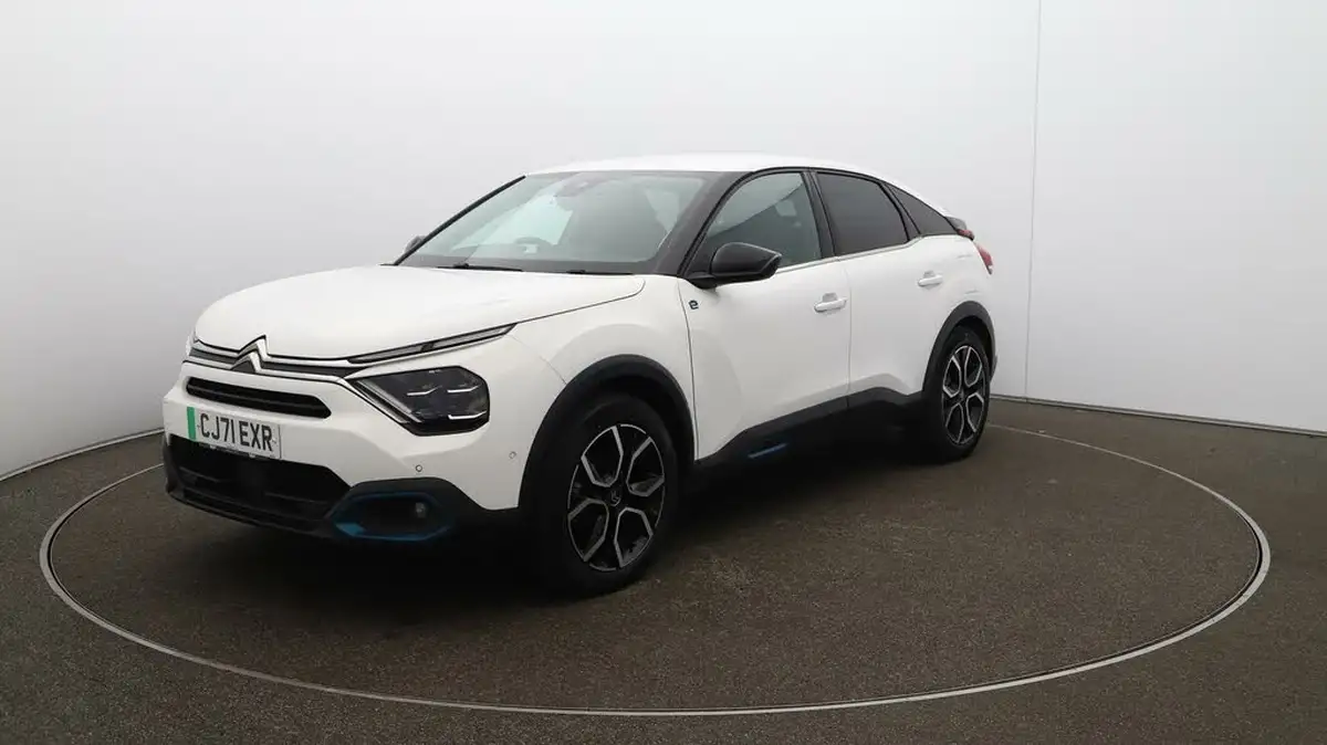 2022-citroen-c4-e-shine-big-3