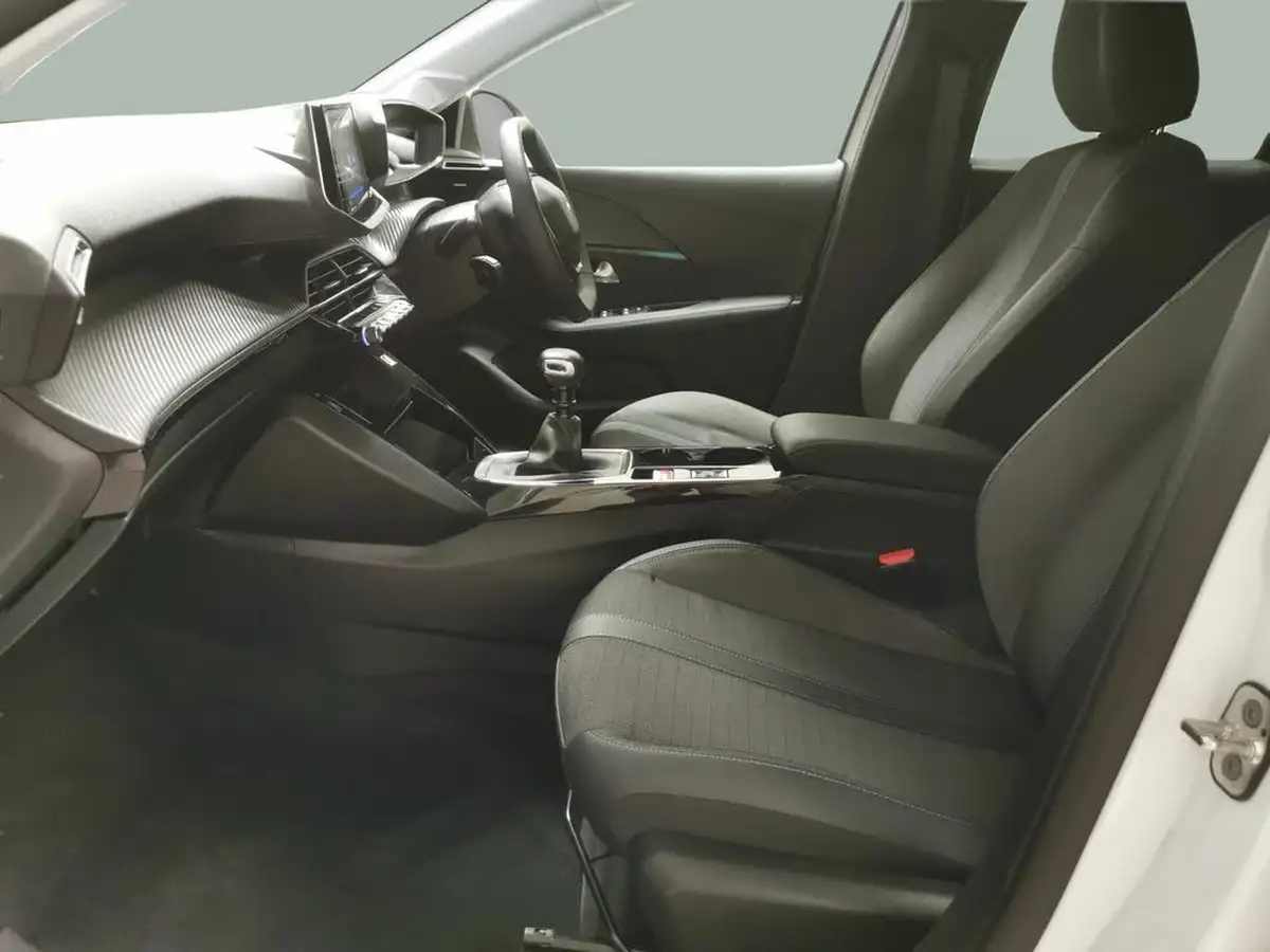 2023-peugeot-208-12-puretech-allure-premium-100ps-big-3
