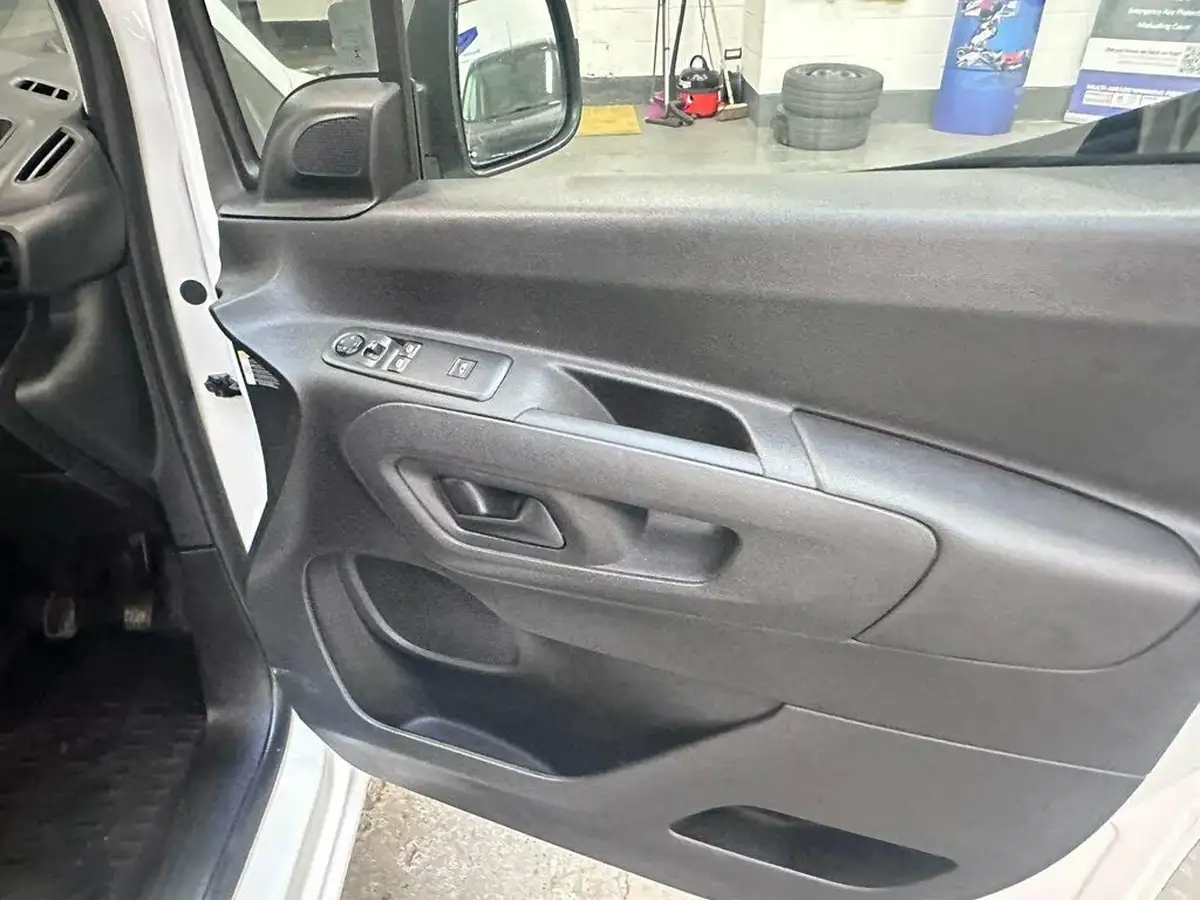 2019-peugeot-partner-15-bluehdi-1000-professional-100ps-eu6dt-panel-big-23