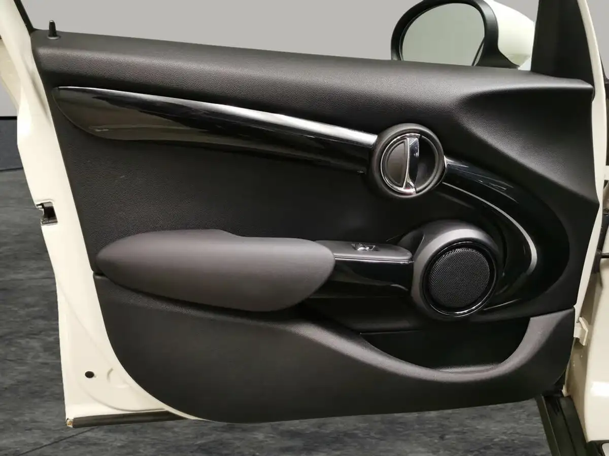 2021-mini-cooper-15-one-classic-5d-auto-big-25
