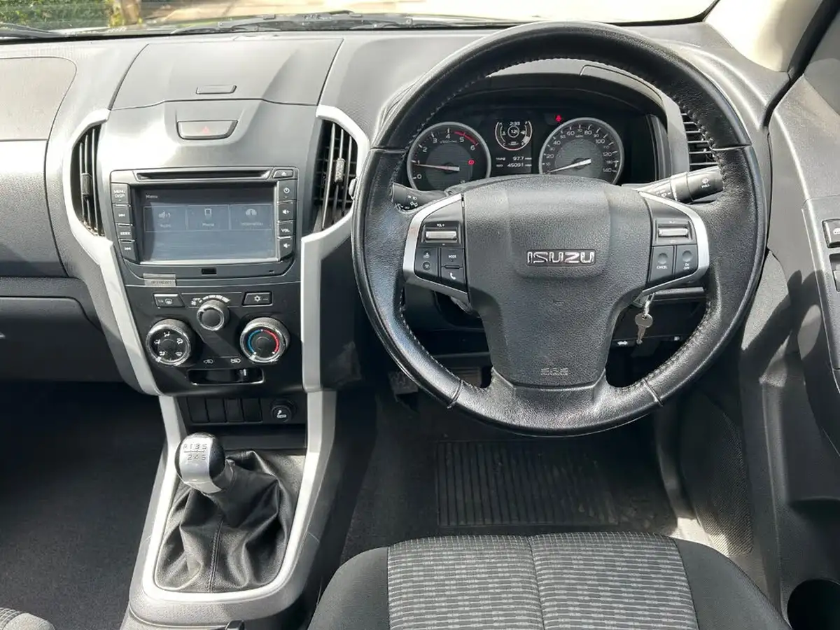 2017-isuzu-d-max-19td-yukon-double-pickup-big-14