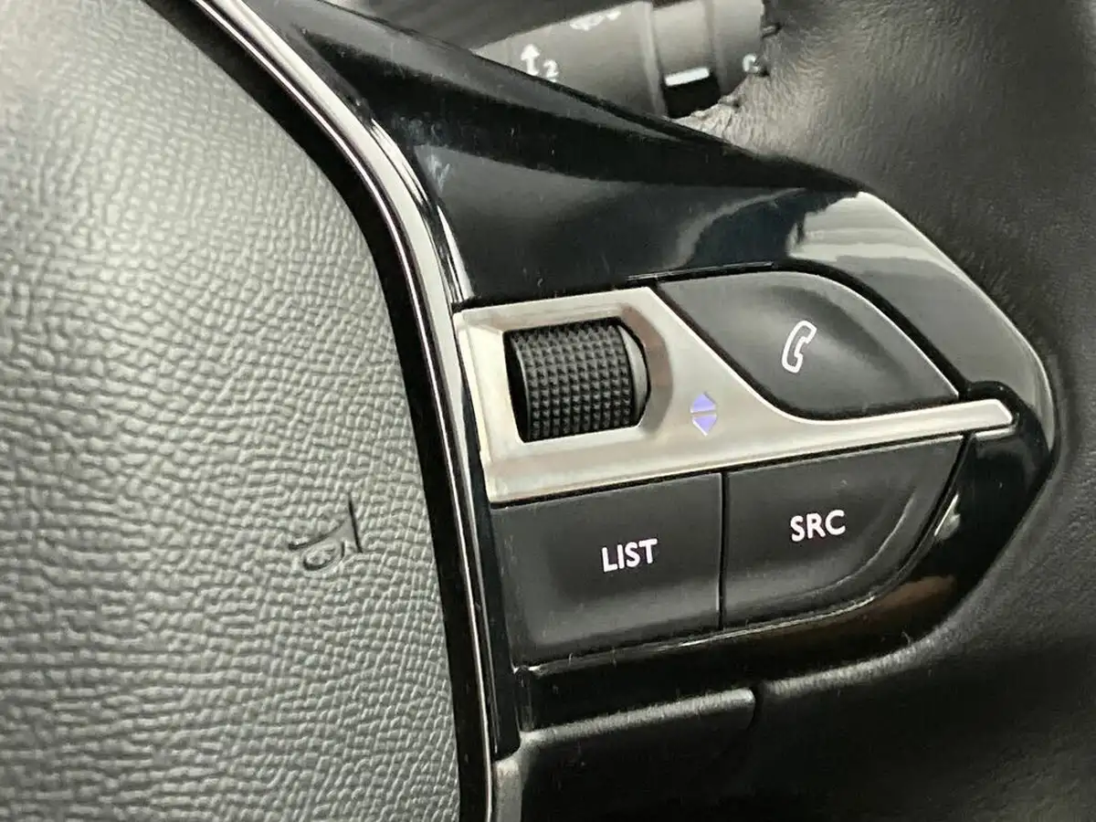 2021-peugeot-2008-suv-12-puretech-allure-premium-100bhp-big-29