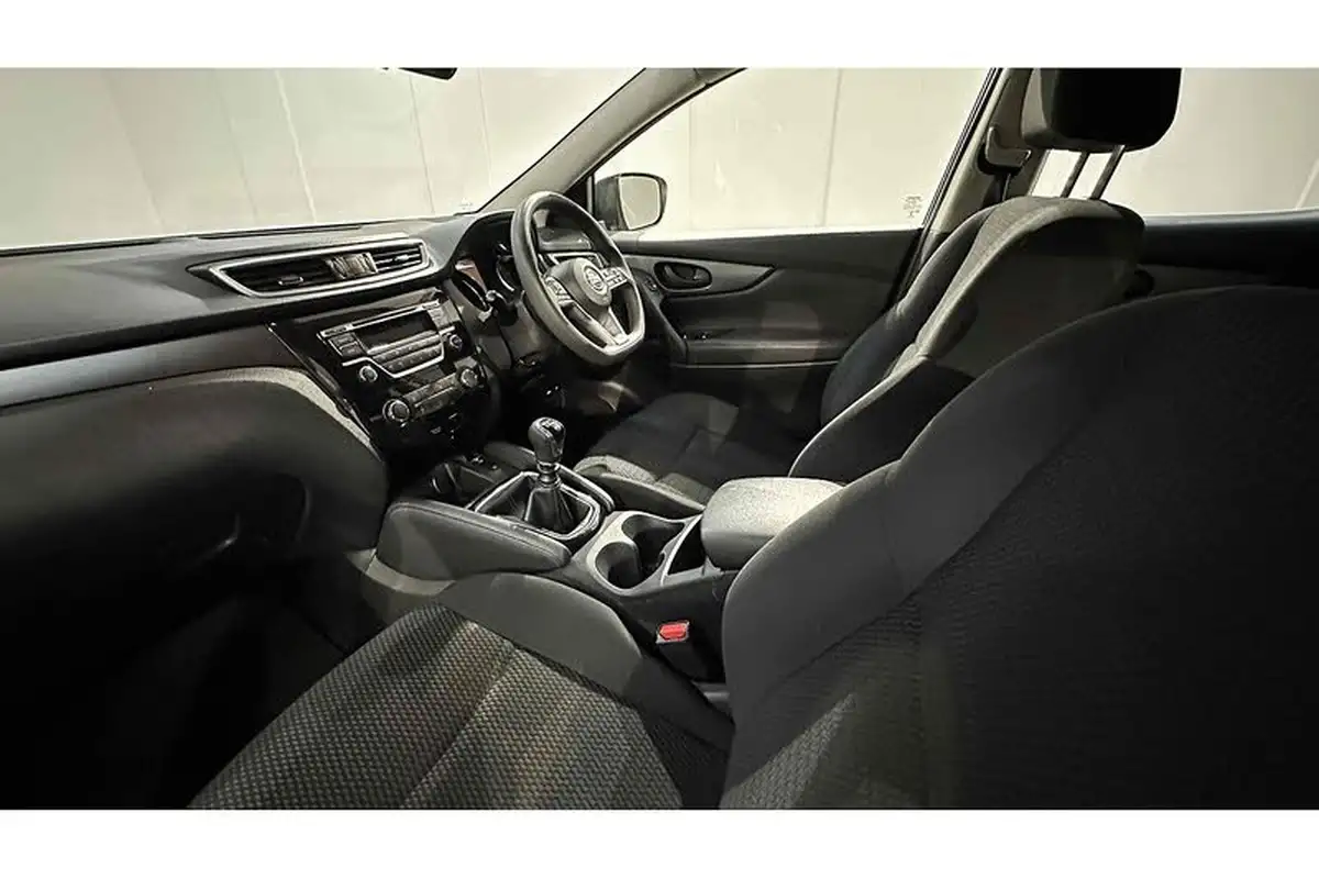 2018-nissan-qashqai-13-dig-t-visia-big-17