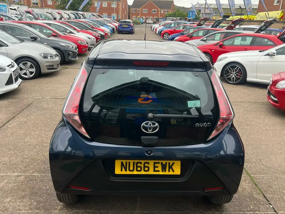 2016-toyota-aygo-10-vvt-i-x-play-68bhp-5d-big-49