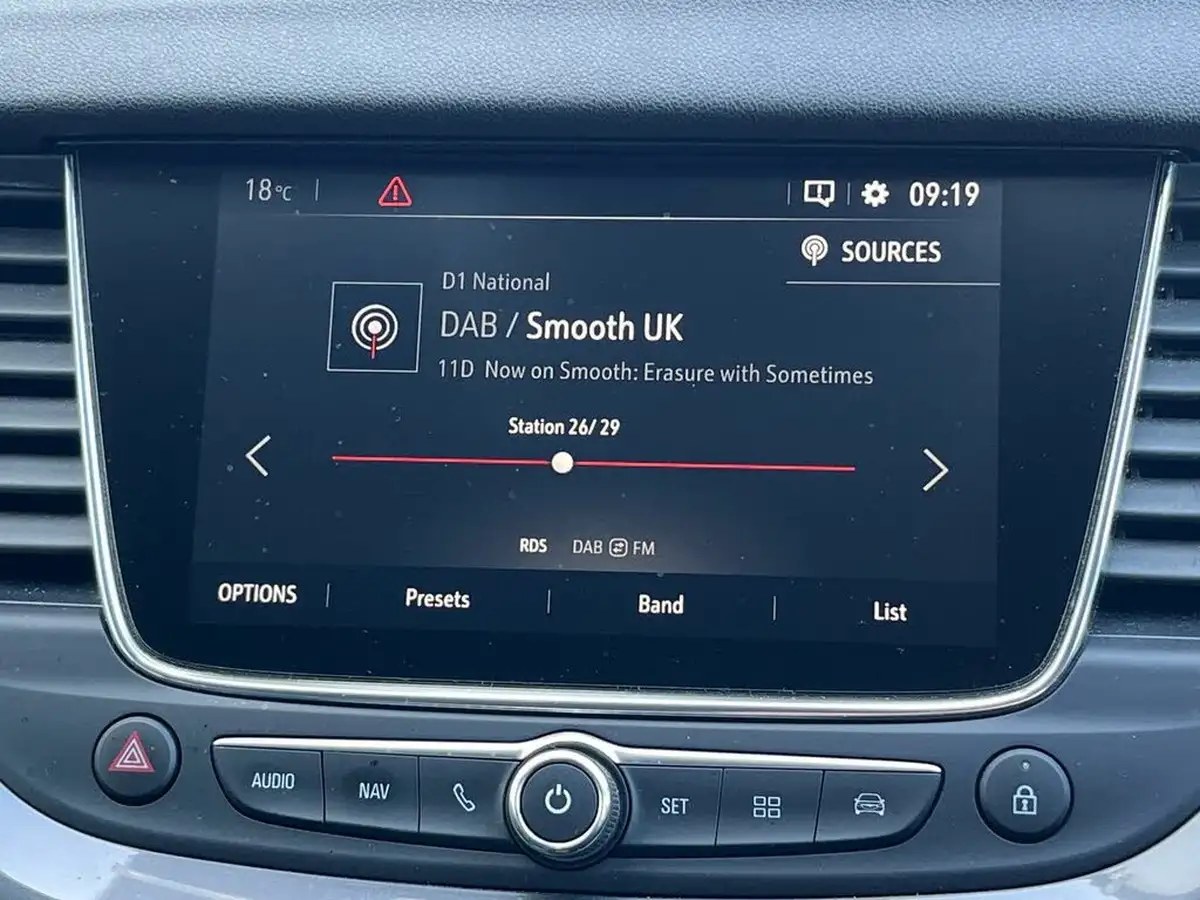 2020-vauxhall-grandland-x-12-sri-nav-big-16