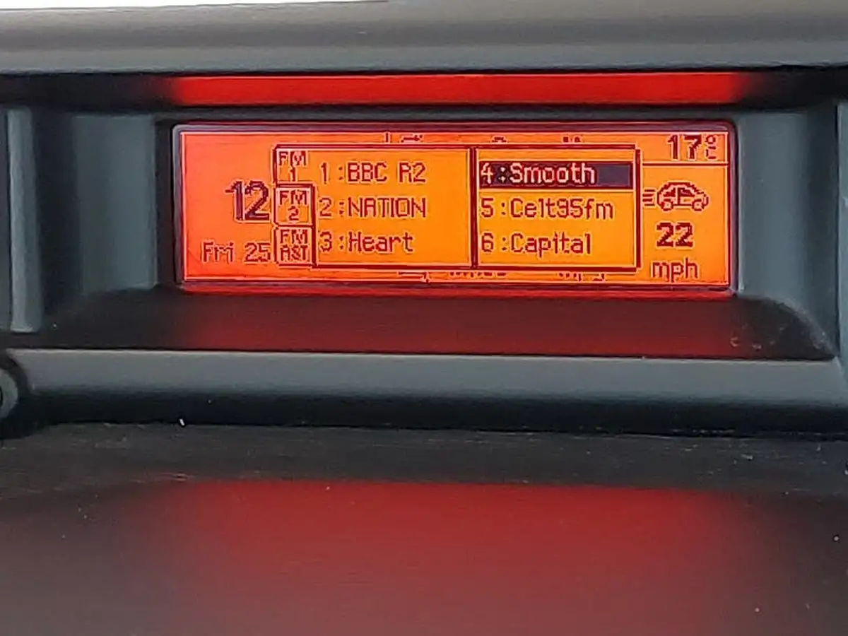 2015-citroen-c3-picasso-16bluehdi-selection-big-13