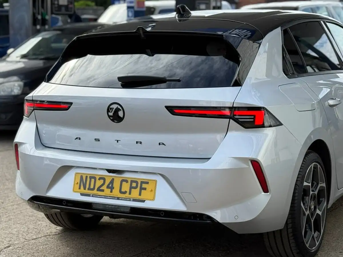 2024-vauxhall-astra-12-turbo-ultimate-130ps-hatchback-big-35
