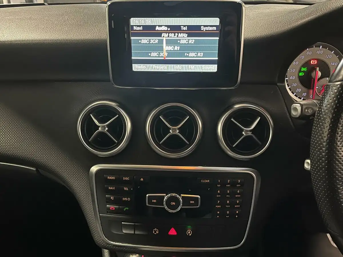 2015-mercedes-benz-a-class-15-cdi-a180-sport-109ps-7g-dct-big-44