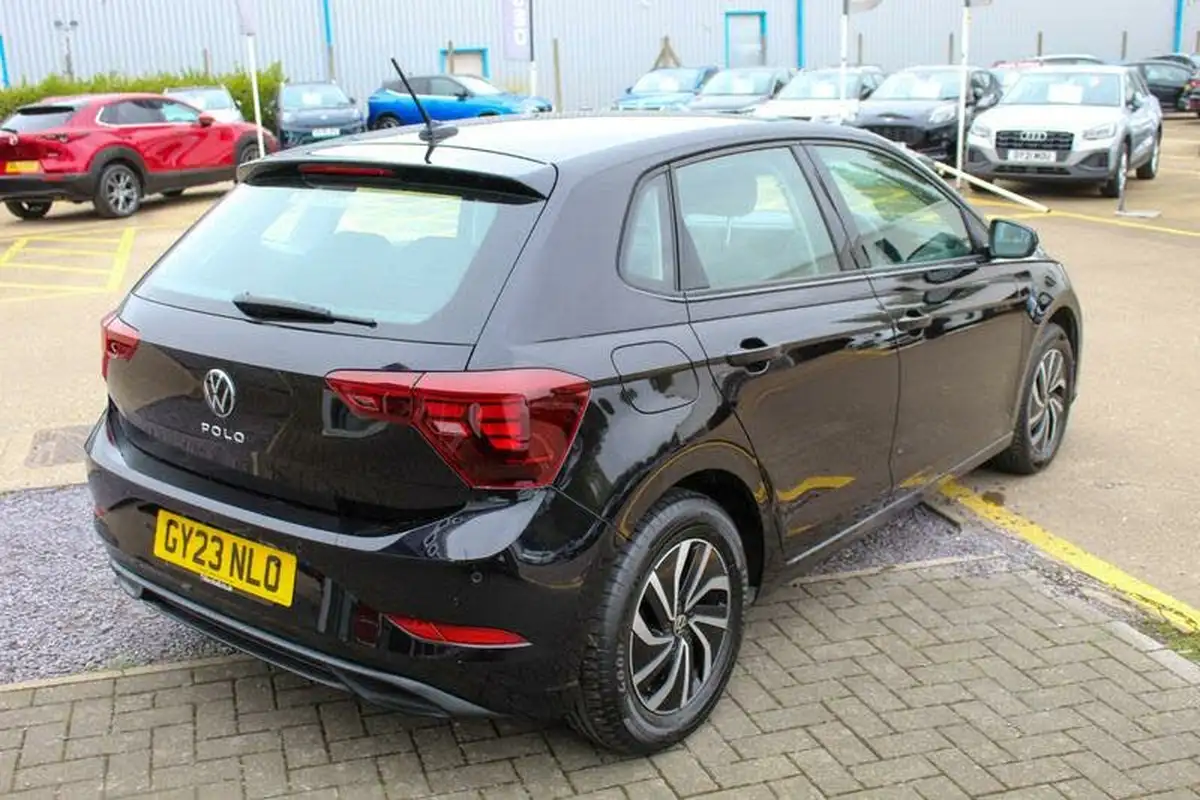 2023-volkswagen-polo-10-tsi-life-big-9