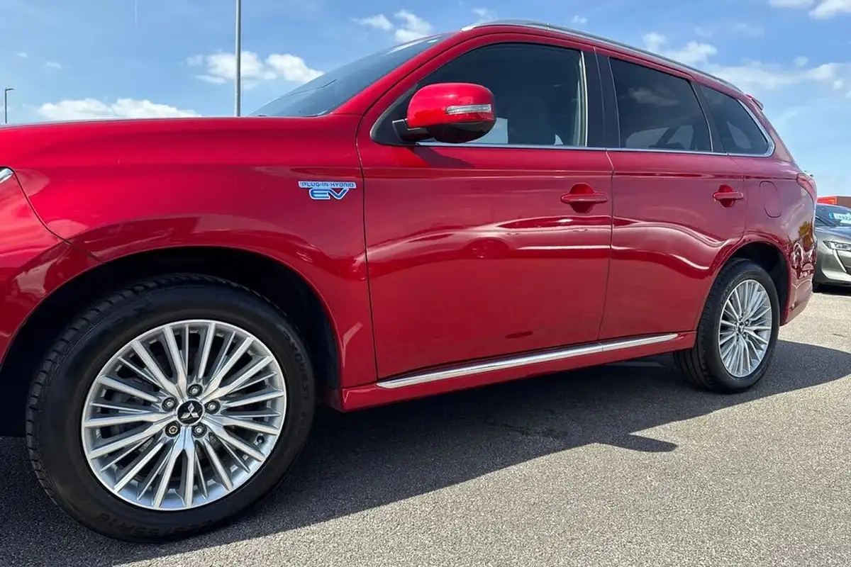 2019-mitsubishi-outlander-24-dynamic-safety-phev-big-27