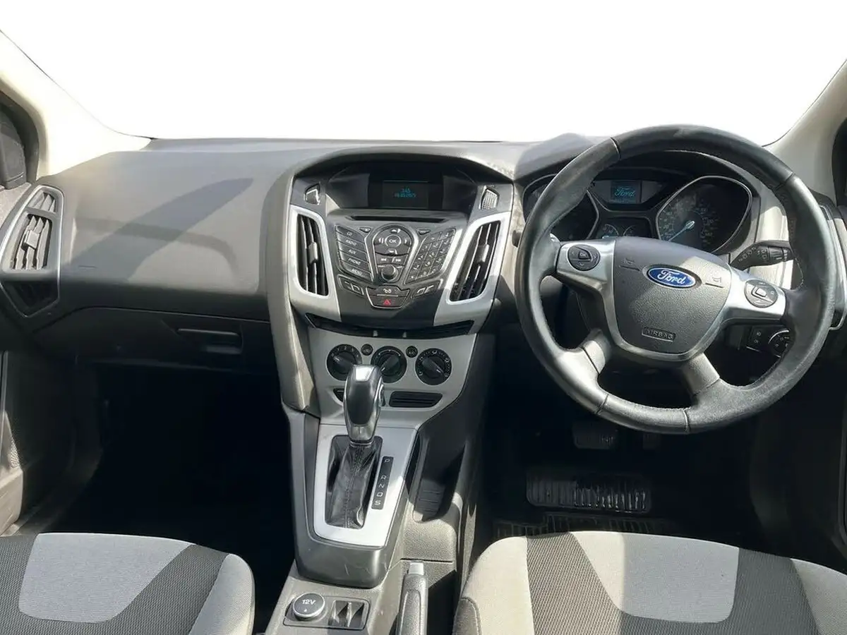 2014-ford-focus-16-zetec-125ps-hatchback-powershift-big-5