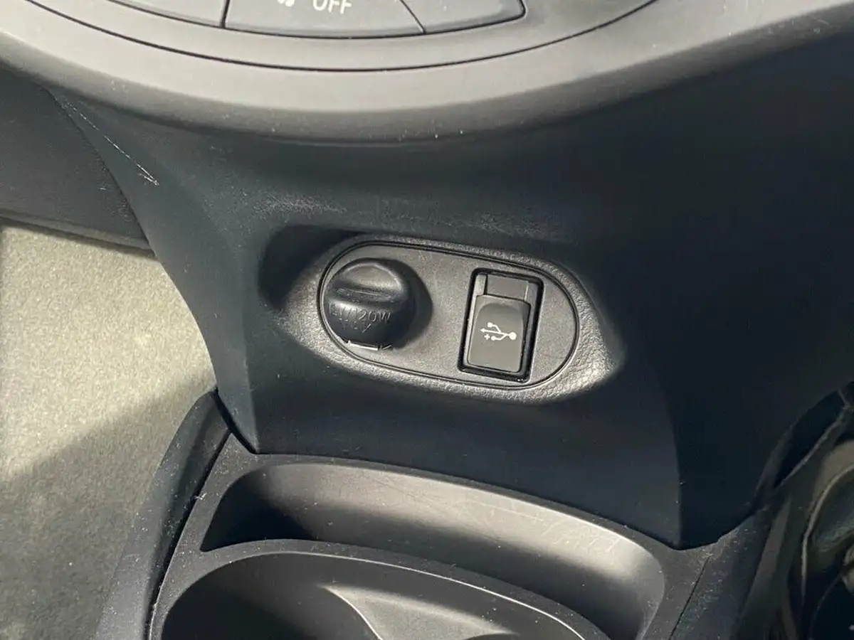2018-toyota-yaris-15-vvt-i-icon-navi-hybrid-big-41