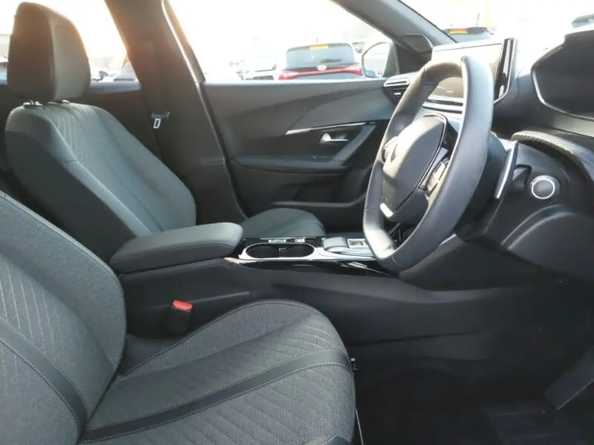 2024-peugeot-2008-suv-12-puretech-allure-130ps-eat8-big-10