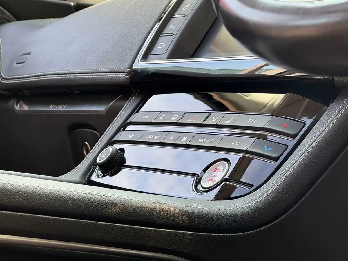 2018-jaguar-f-pace-30-v6-sc-s-big-43
