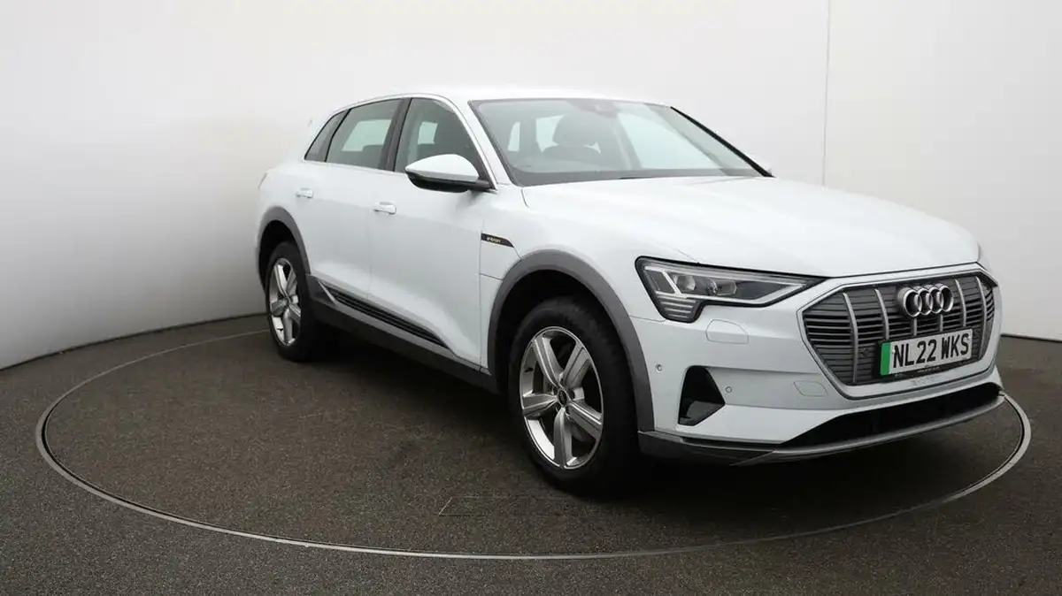 2022-audi-e-tron-55e-technik-station-wagon-big-34