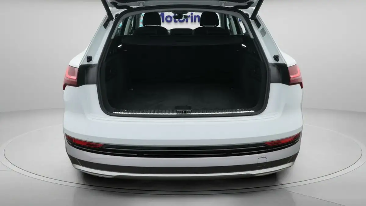 2022-audi-e-tron-55e-technik-station-wagon-big-17