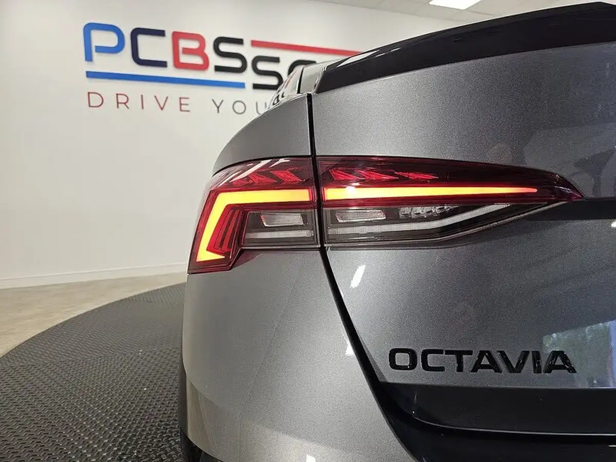 2022-skoda-octavia-20-tsi-vrs-hatchback-dsg-big-45
