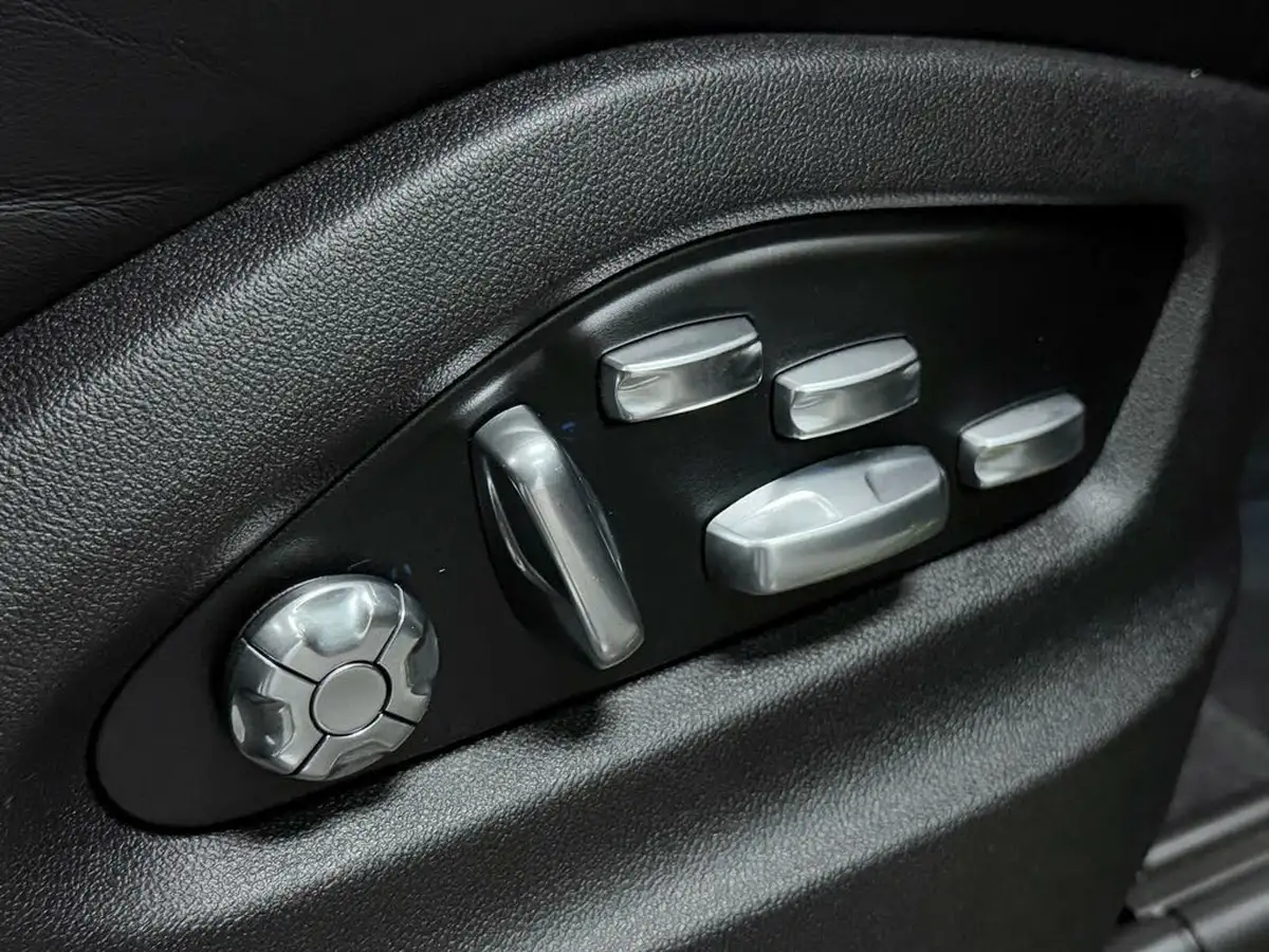 2020-porsche-cayenne-40-v8-turbo-s-e-hybrid-station-wagon-big-37