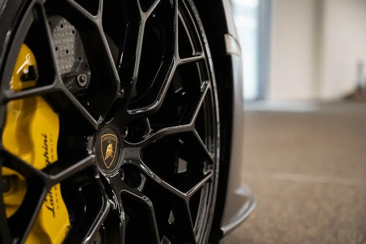 2019-lamborghini-huracan-52-evo-coupe-big-16
