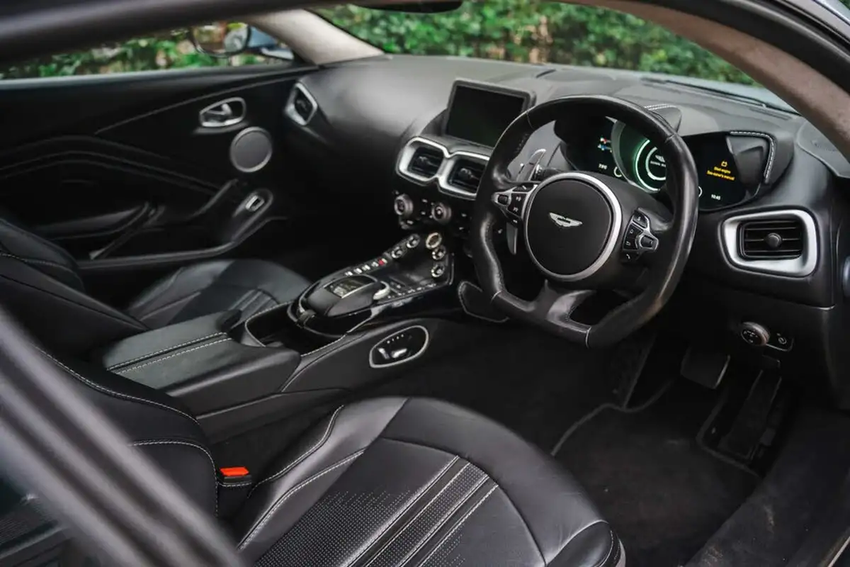 2019-aston-martin-vantage-40-v8-vantage-big-46
