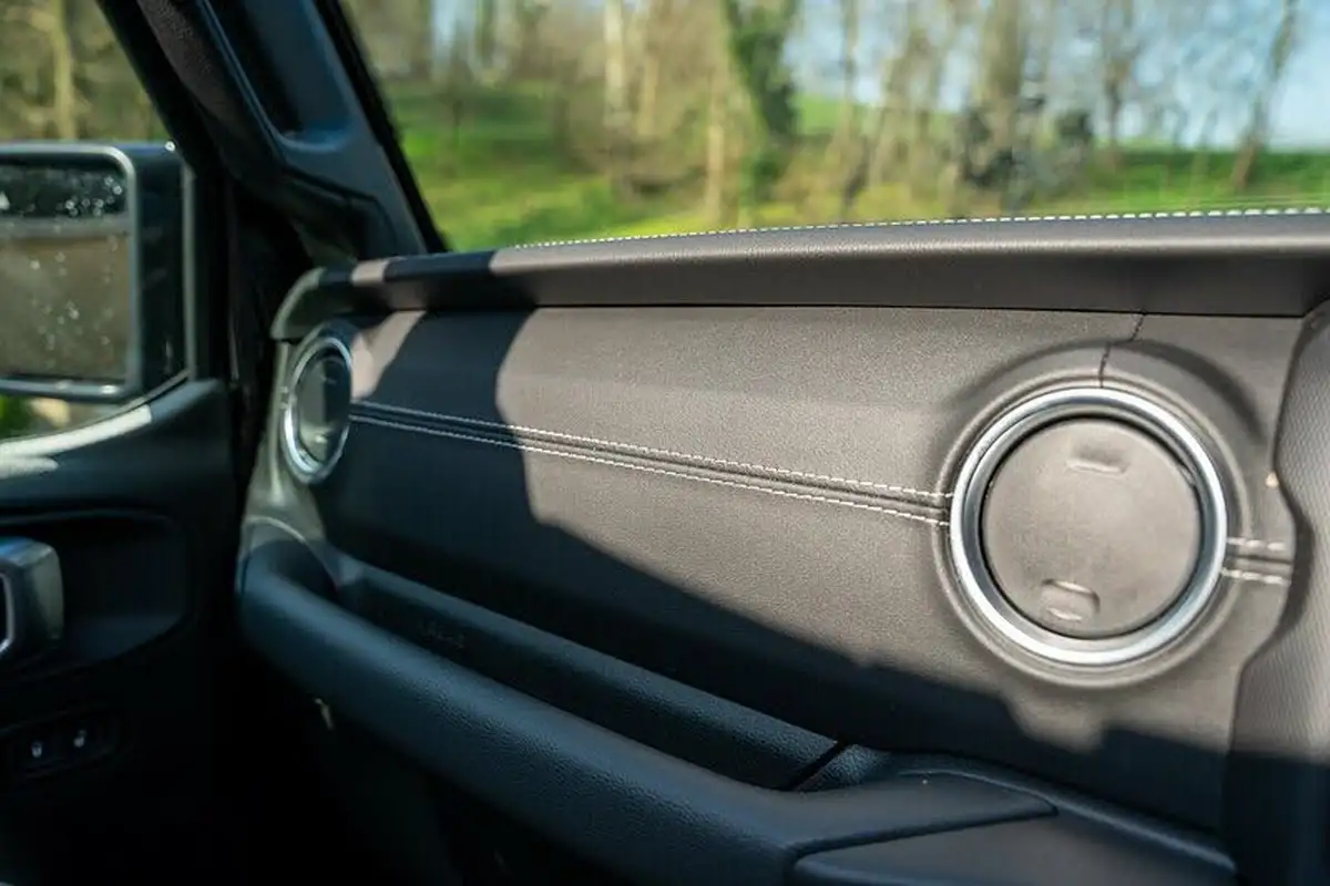 2022-jeep-wrangler-20-gme-sahara-5d-big-48