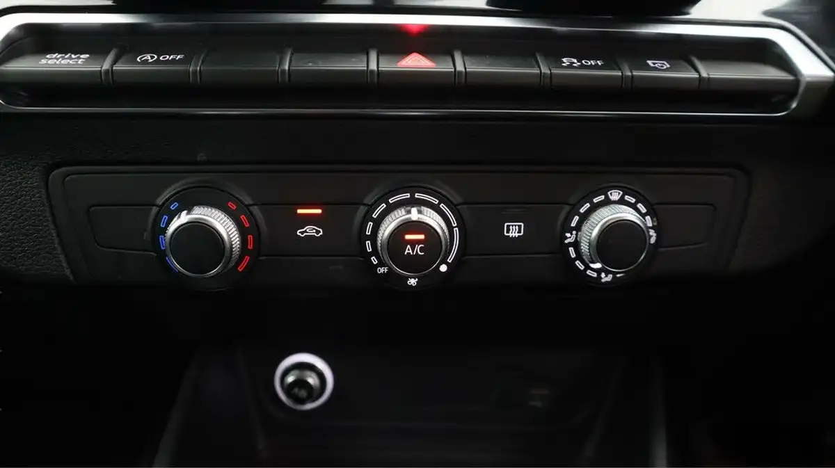 2019-audi-q2-16-30-tdi-black-edition-big-12
