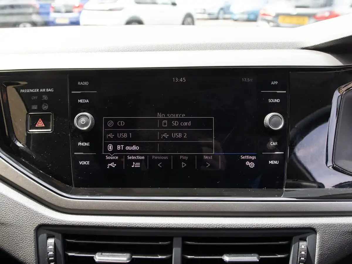 2019-volkswagen-polo-10-tsi-se-big-23
