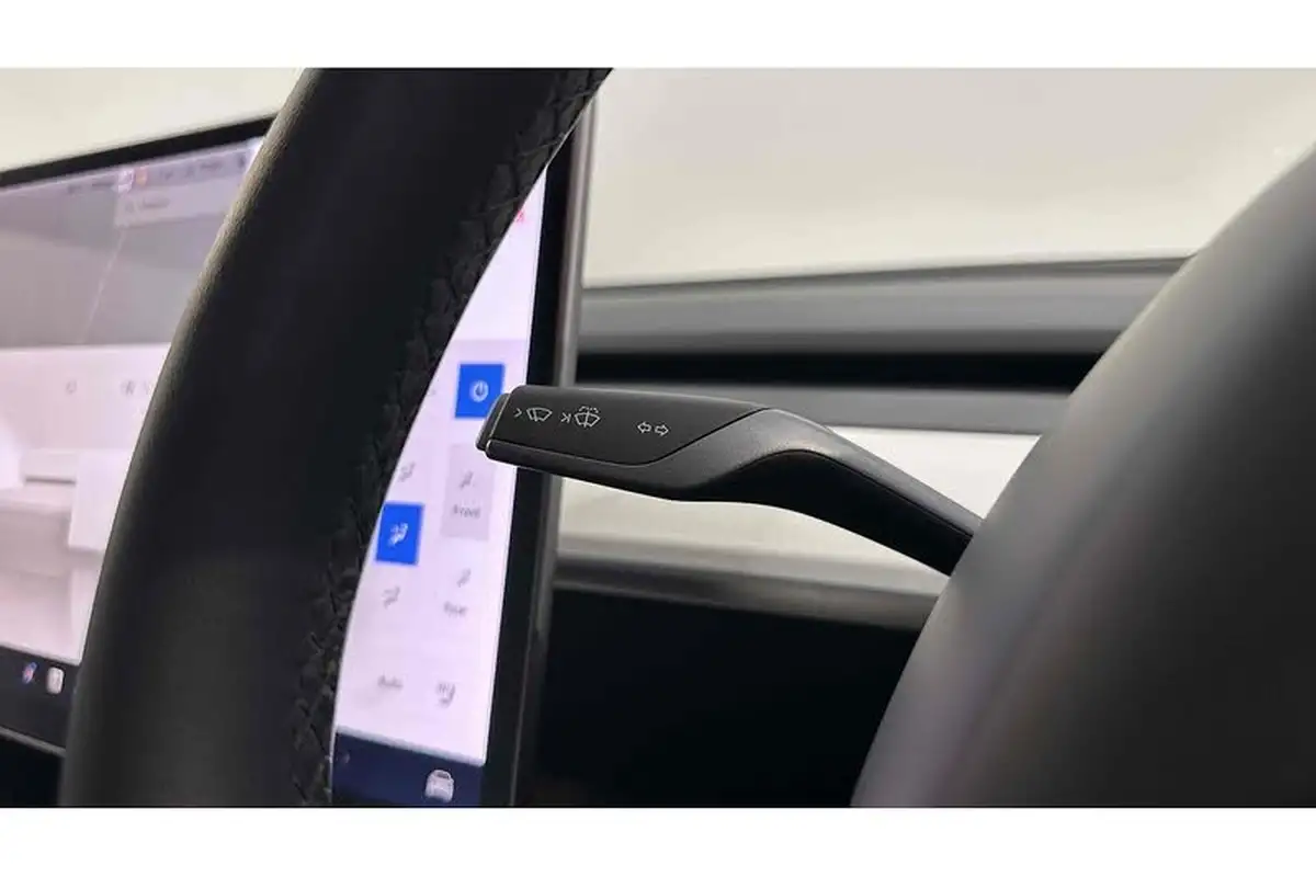 2020-tesla-model-3-e-long-range-big-40