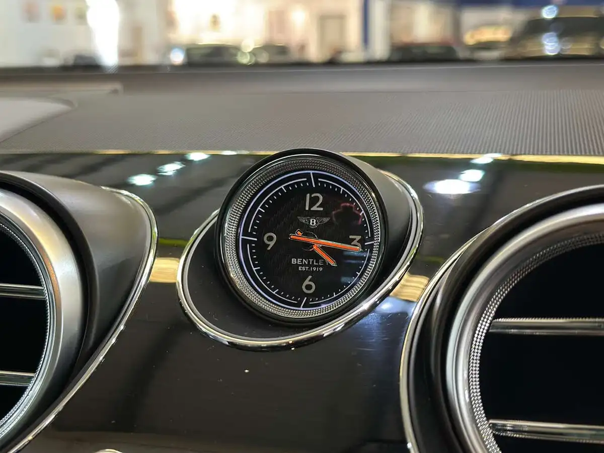 2016-bentley-bentayga-60-w12-big-57