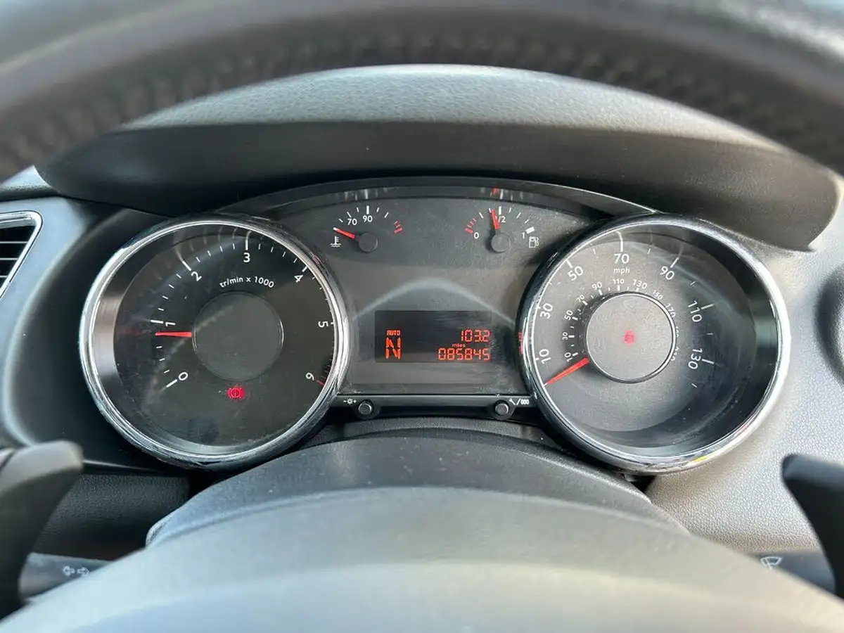 2014-peugeot-3008-crossover-16e-hdi-active-big-11