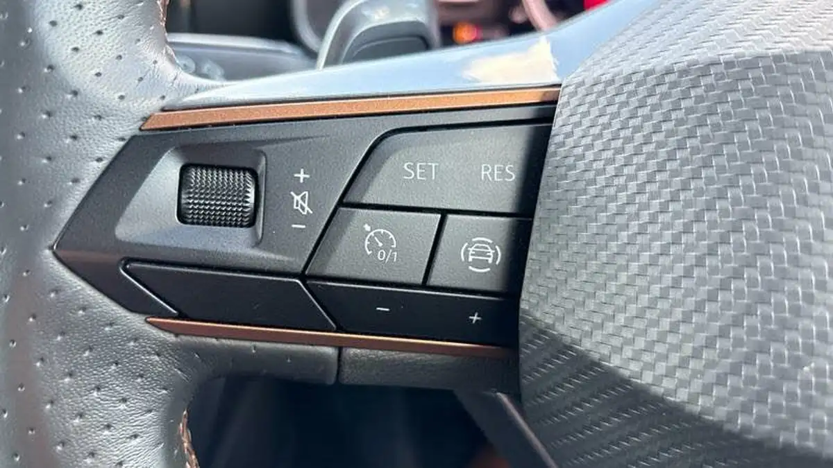 2022-cupra-leon-nf-20-tsi-vz3-300ps-hatchback-big-21