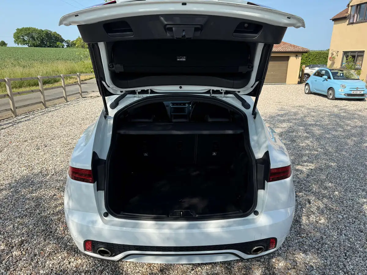 2019-jaguar-e-pace-20-i4d-r-dynamic-150ps-big-11