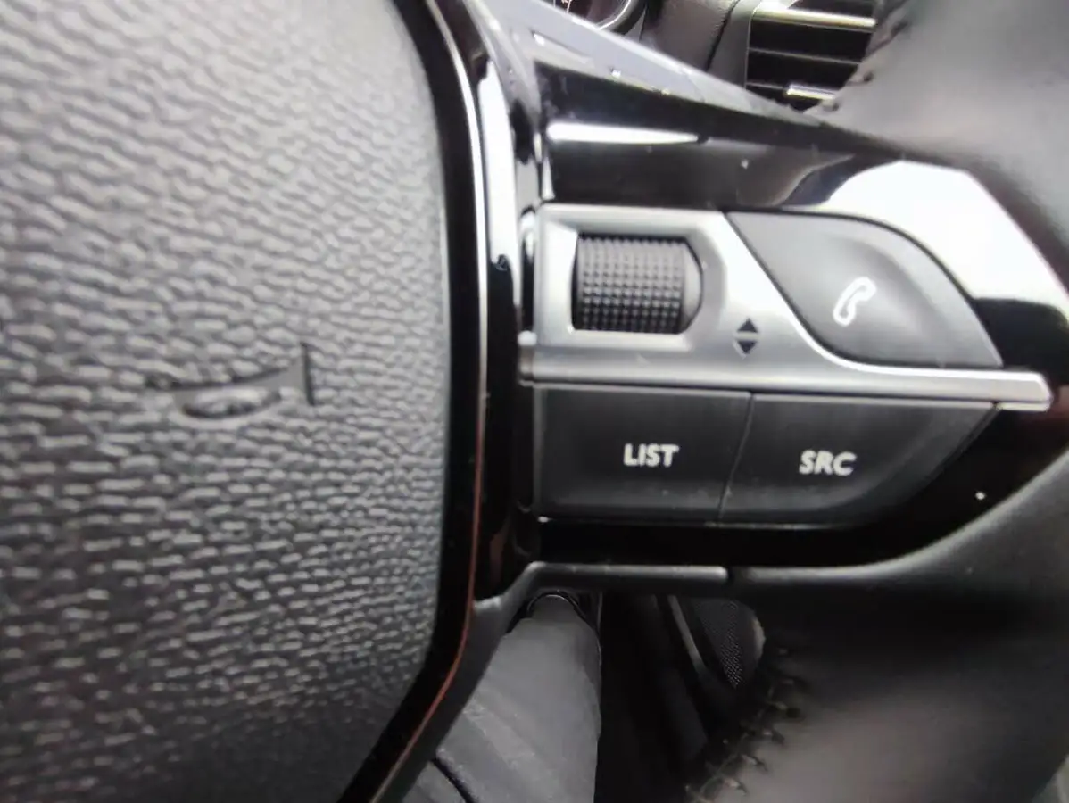 2022-peugeot-2008-suv-12-puretech-active-premium-big-17