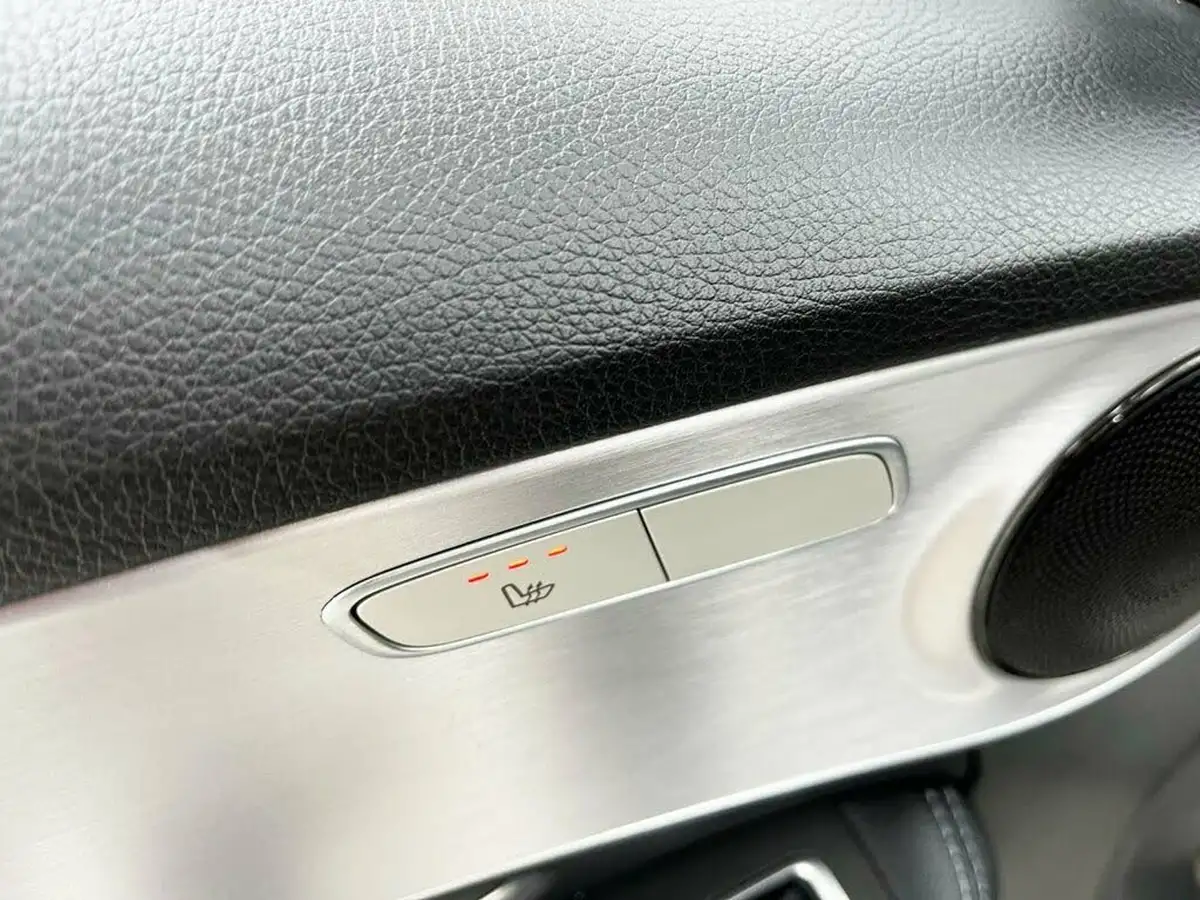 2019-mercedes-benz-c-class-20-c300-amg-line-ss-saloon-4d-big-31