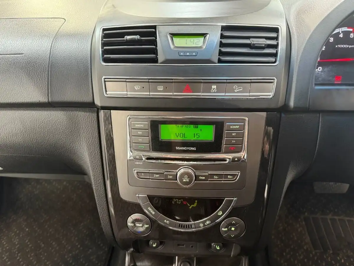 2014-kgm-ssangyong-rexton-w-20td-ex-t-tronic-big-21