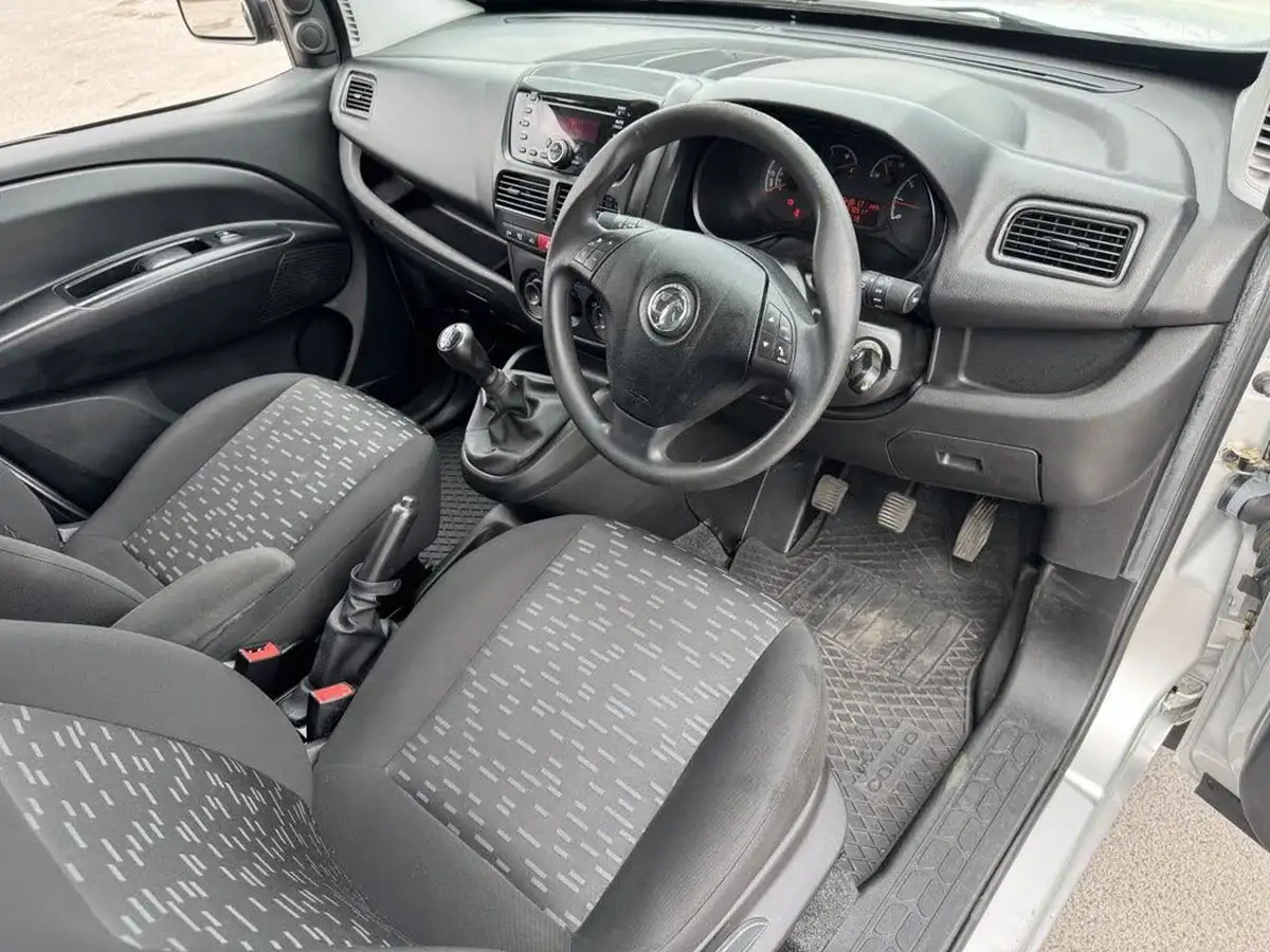 2017-vauxhall-combo-13cdti-2300-95pseu6-l1h1-ss-ecoflex-5-seats-crew-big-10