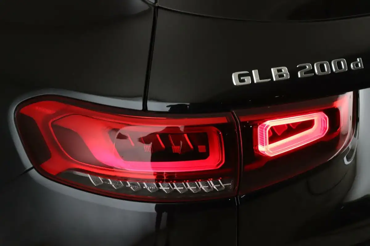 2020-mercedes-benz-glb-class-20d-glb200d-amg-line-premium-4matic-big-9