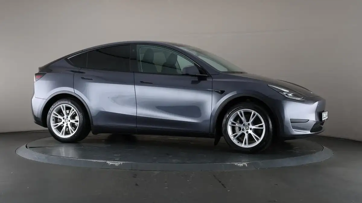 2023-tesla-model-y-e-rwd-big-57