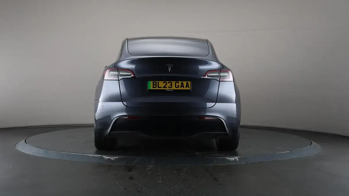 2023-tesla-model-y-e-rwd-big-33