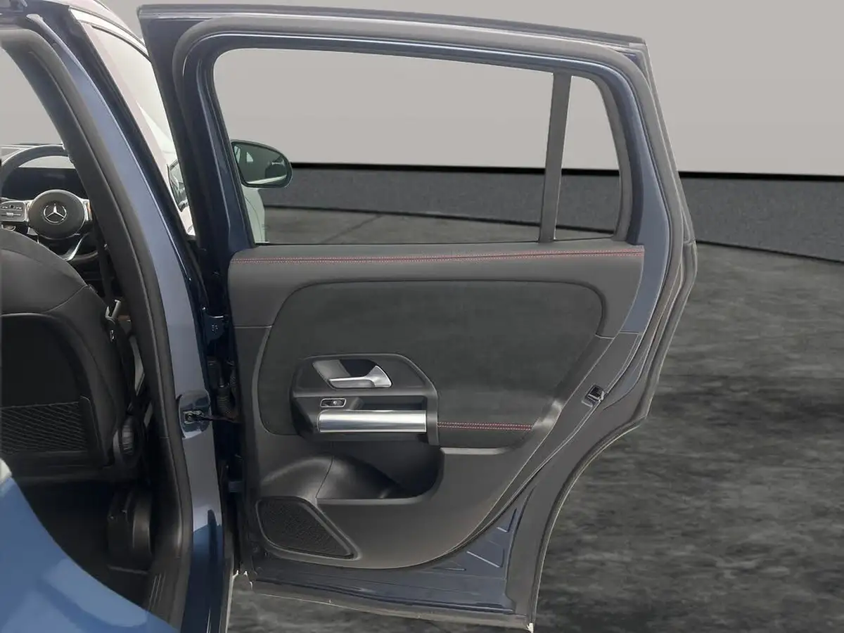 2021-mercedes-benz-gla-class-13-gla-200-amg-line-executive-big-21