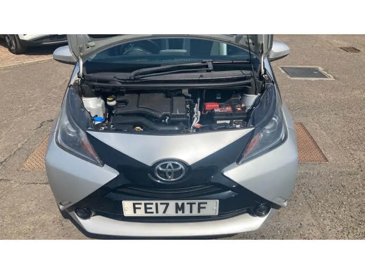 2017-toyota-aygo-10-vvt-i-x-play-71bhp-5d-big-7