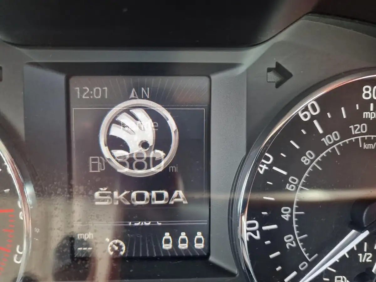 2015-skoda-octavia-20tdi-se-l-estate-big-8