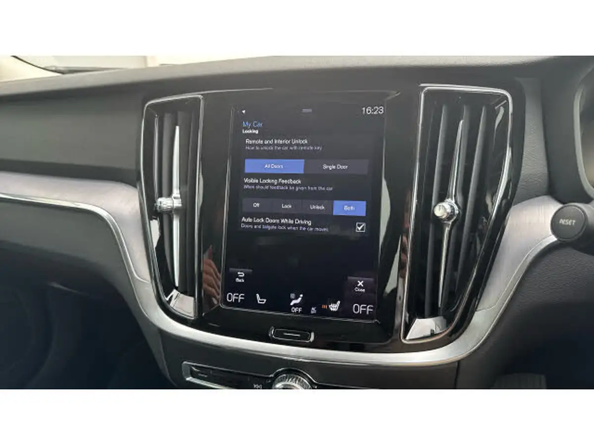 2021-volvo-v60-20-b3-momentum-161bhp-big-41