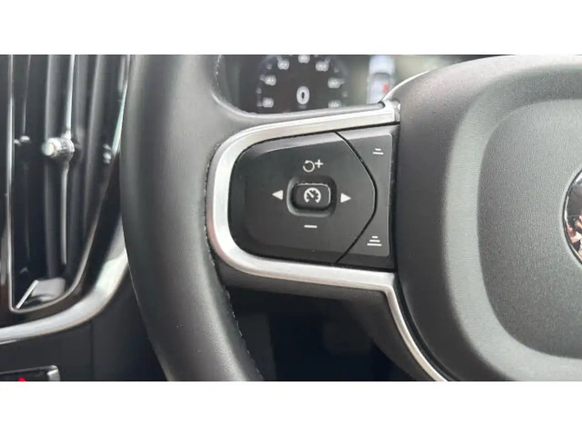2021-volvo-v60-20-b3-momentum-161bhp-big-17