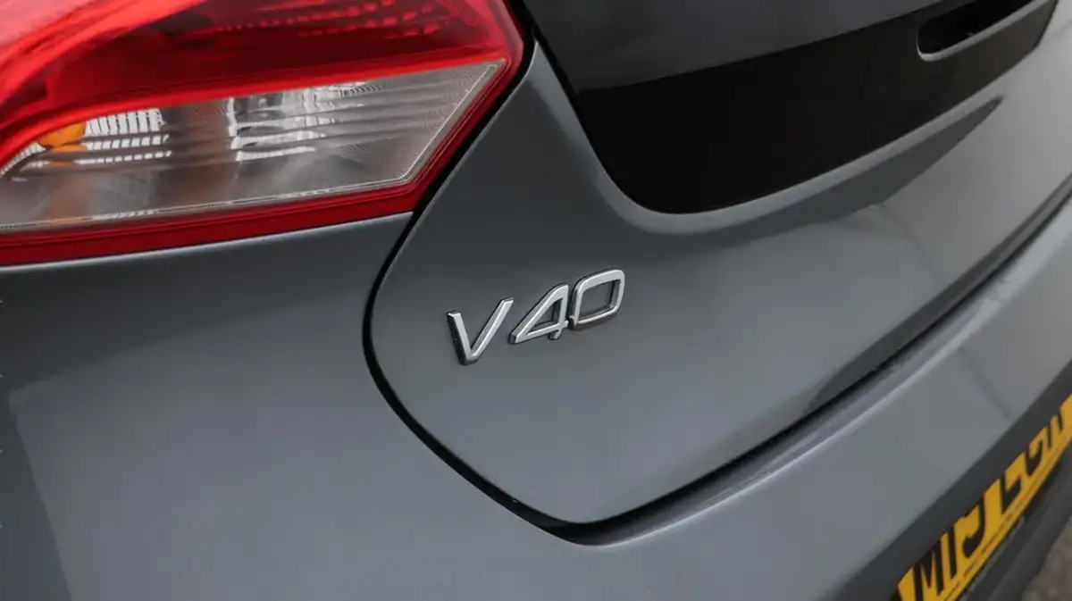 2019-volvo-v40-15-t3-inscription-big-20