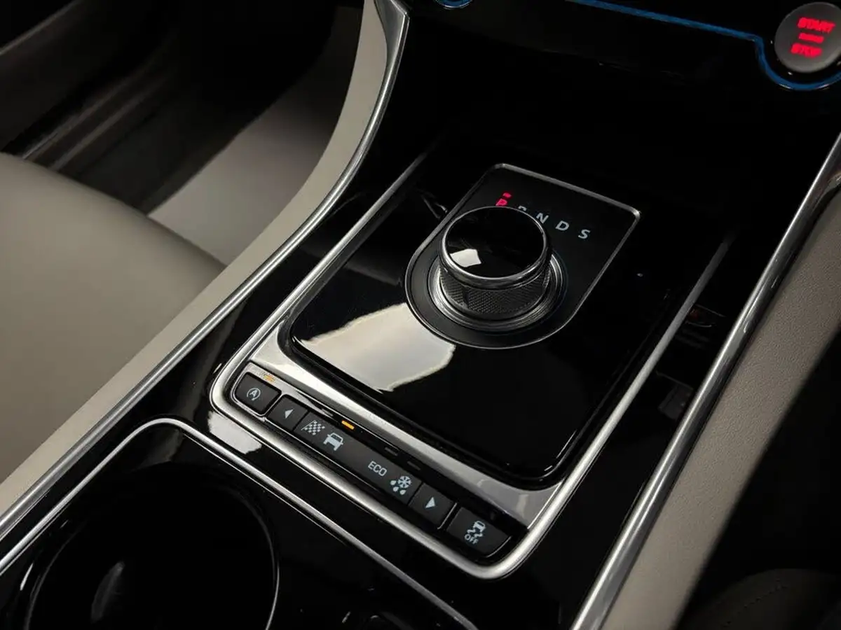 2016-jaguar-xe-20d-prestige-180ps-auto-big-62