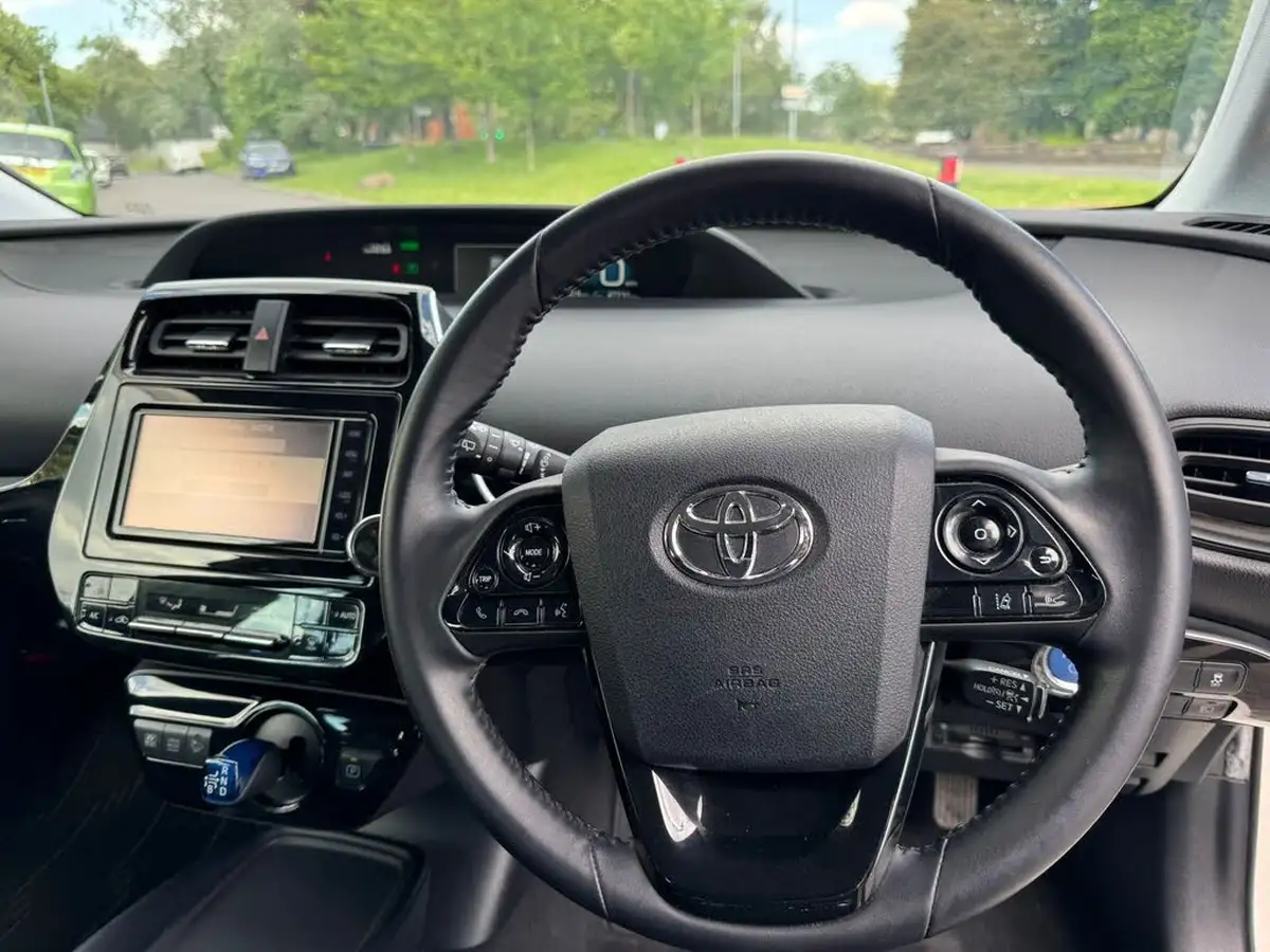 2019-toyota-prius-big-9