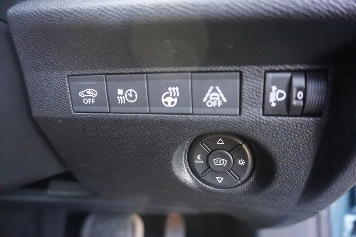 2021-citroen-c4-e-shine-plus-big-17