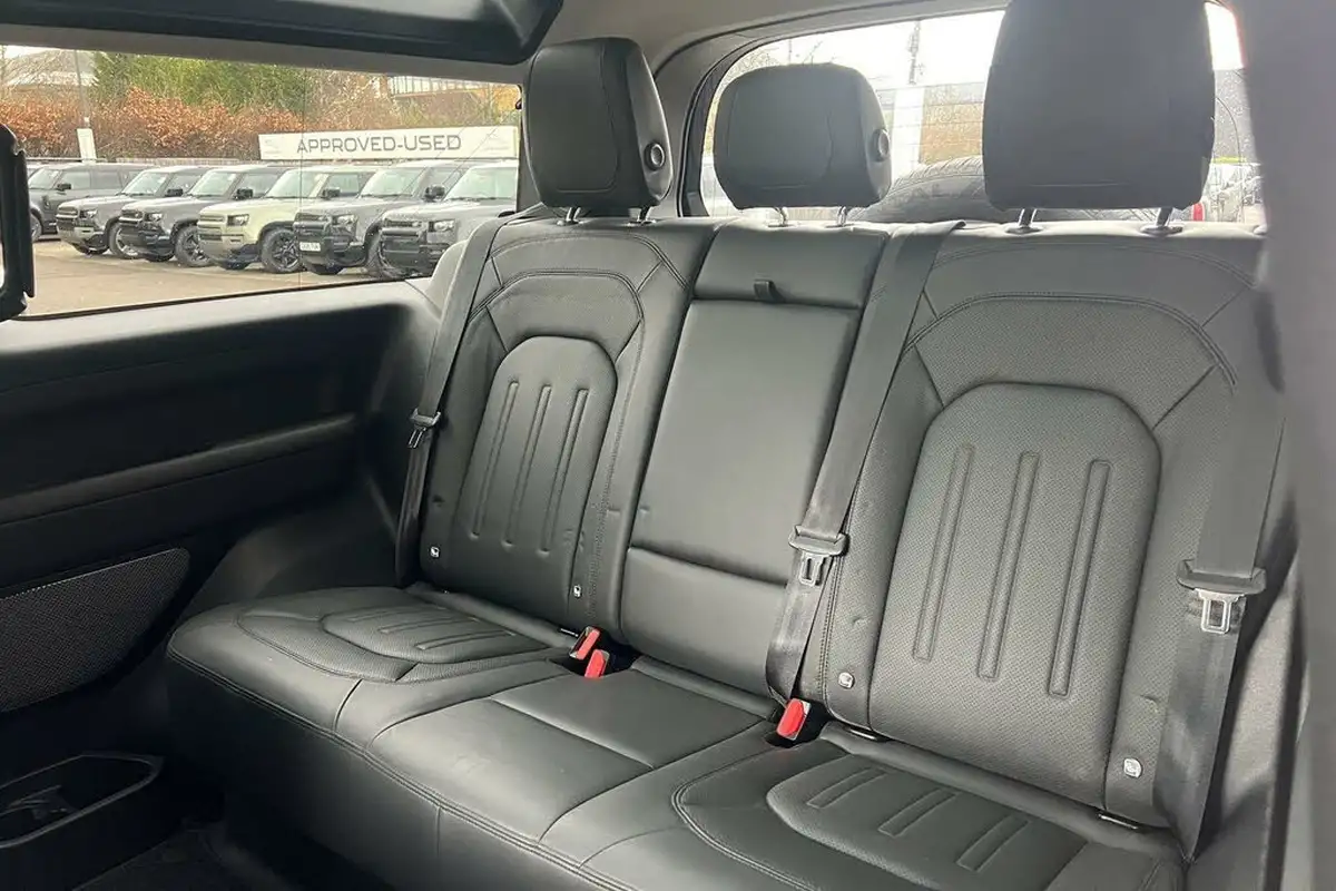 2021-land-rover-90-defender-30-d250-hse-big-38