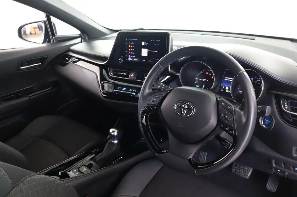 2022-toyota-c-hr-18-vvt-i-design-big-8